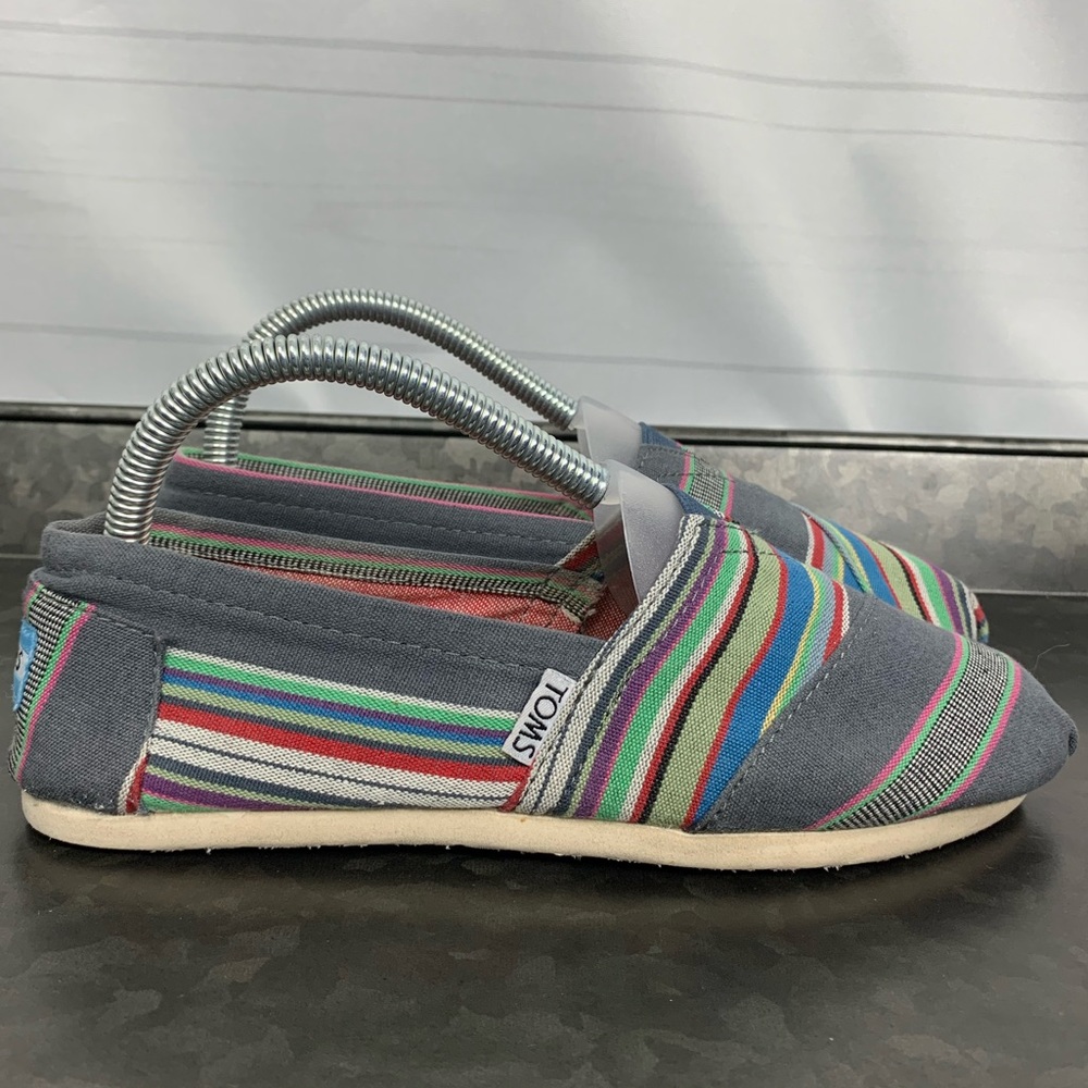 Toms Aztec tribal print slip-on flats women’s sz 7